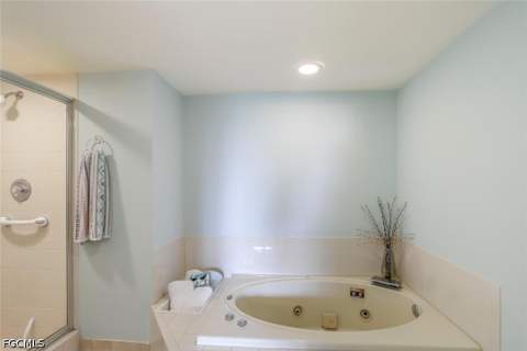 340 Horse Creek Dr 305, Naples FL - photo 17 of 29