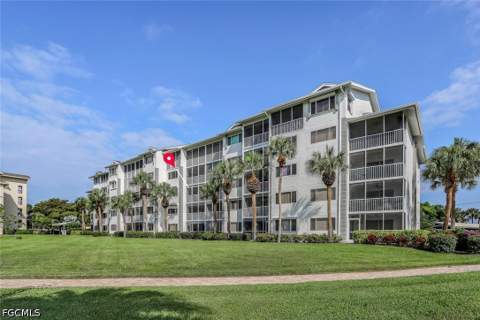 340 Horse Creek Dr 305, Naples FL - photo 21 of 29