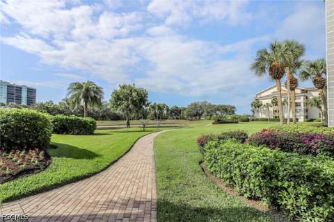 340 Horse Creek Dr 305, Naples FL - photo 23 of 29