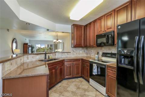 340 Horse Creek Dr 305, Naples FL - photo 6 of 29