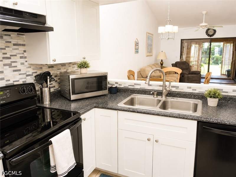2 bedroom Attached at 11901 Caraway Ln 104, Villas At Cinnamon Cove, Fort Myers — photo 4
