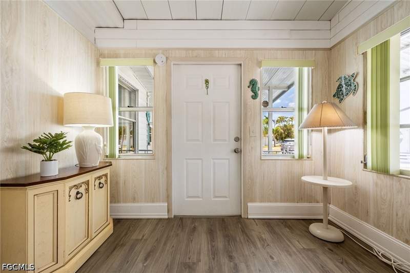 2 bedroom ManufacturedHome at 101 Elise Dr, Thunderbird Mobile Homes, Fort Myers — photo 3