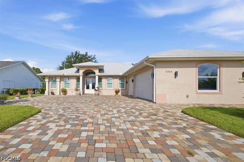 3 bedroom SingleFamilyResidence at 2416 SE 8th Ave, Cape Coral, Cape Coral — photo 2