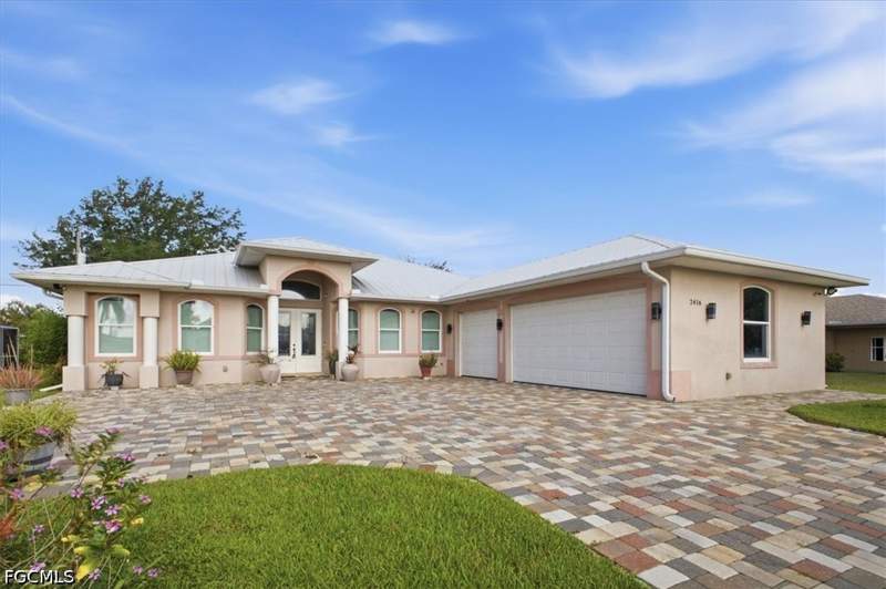 3 bedroom SingleFamilyResidence at 2416 SE 8th Ave, Cape Coral, Cape Coral — photo 3