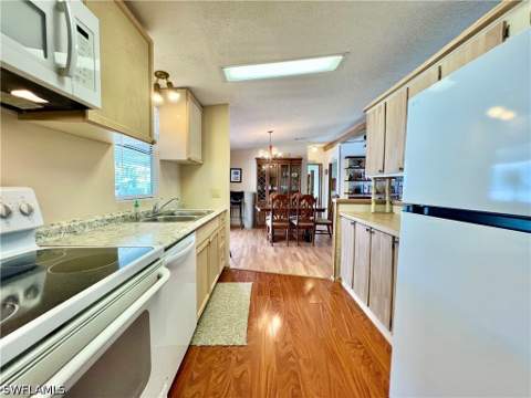 573 Cape Florida Ln, Naples FL - photo 7 of 27