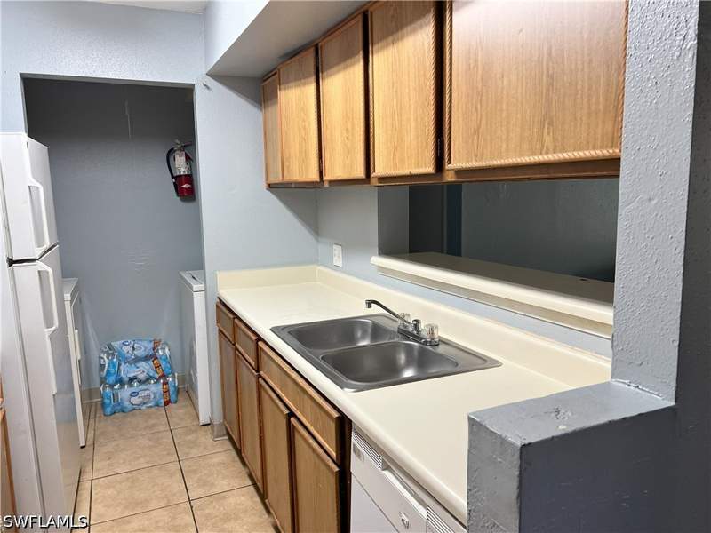 1 bedroom Condominium at 2875 Winkler Ave 517, Village Creek, Fort Myers — photo 3