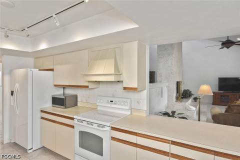 7226 Hendry Creek Dr, Fort Myers FL - photo 15 of 50