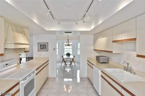 7226 Hendry Creek Dr, Fort Myers FL - photo 16 of 50