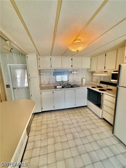 514 Monte Carlo Ln, Naples FL - photo 9 of 42