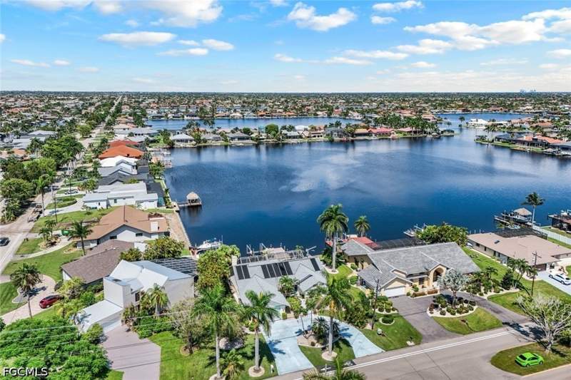 3 bedroom SingleFamilyResidence at 719 El Dorado Pkwy W, Cape Coral, Cape Coral — photo 4