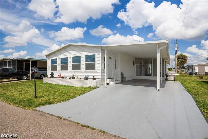 2 bedroom ManufacturedHome at 14704 Patrick Henry Rd, Old Bridge Village, North Fort Myers — photo 3