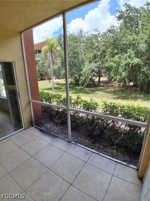 6361 Aragon Way 101, Fort Myers FL - photo 6 of 29