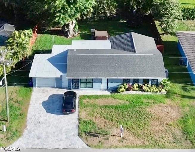 3 bedroom SingleFamilyResidence at 1763 Inlet Dr, Waterway Estates, North Fort Myers — photo 2