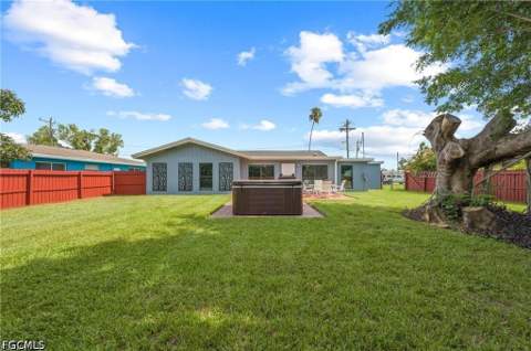 1763 Inlet Dr, North Fort Myers FL - photo 6 of 30