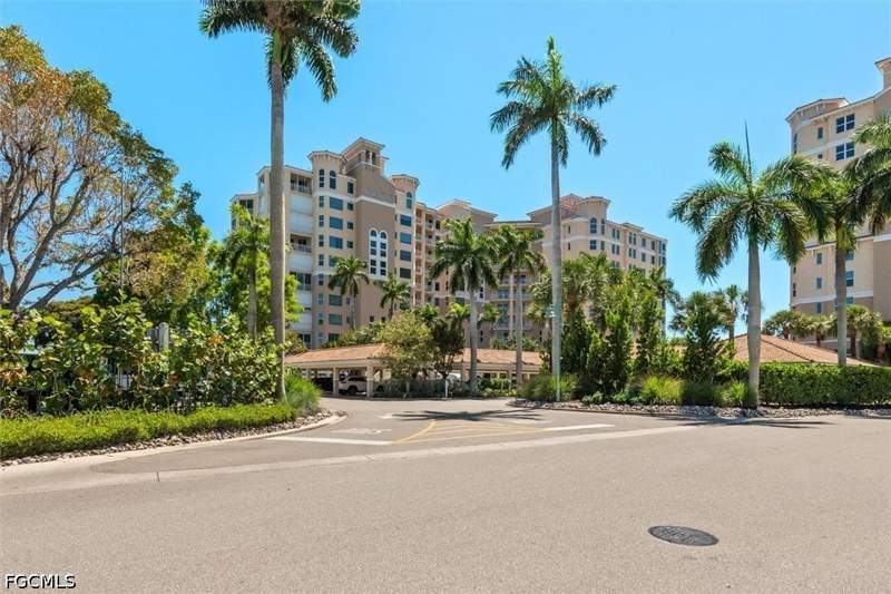 3 bedroom Condominium at 425 Dockside Dr Ph-1, Pelican Isle, Naples — photo 2
