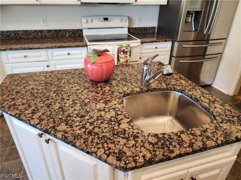 228 SE 30th Ter, Cape Coral FL - photo 9 of 33