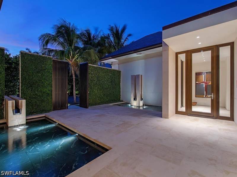 5 bedroom SingleFamilyResidence at 3655 Fort Charles Dr, Port Royal, Naples — photo 3