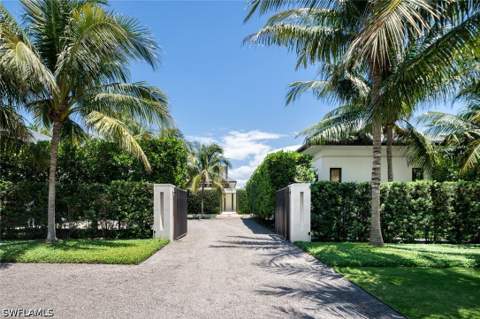 3655 Fort Charles Dr, Naples FL - photo 7 of 48