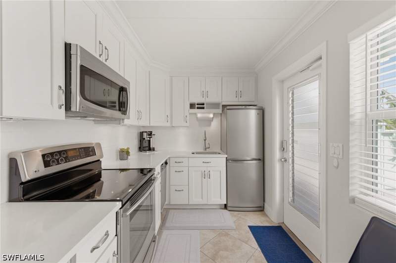 1 bedroom Condominium at 275 8th Ave S 275, Garden Court, Naples — photo 4