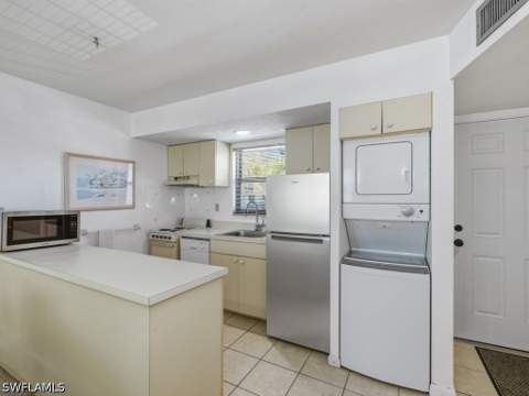 1023 Anglers Cv E304, Marco Island FL - photo 10 of 31