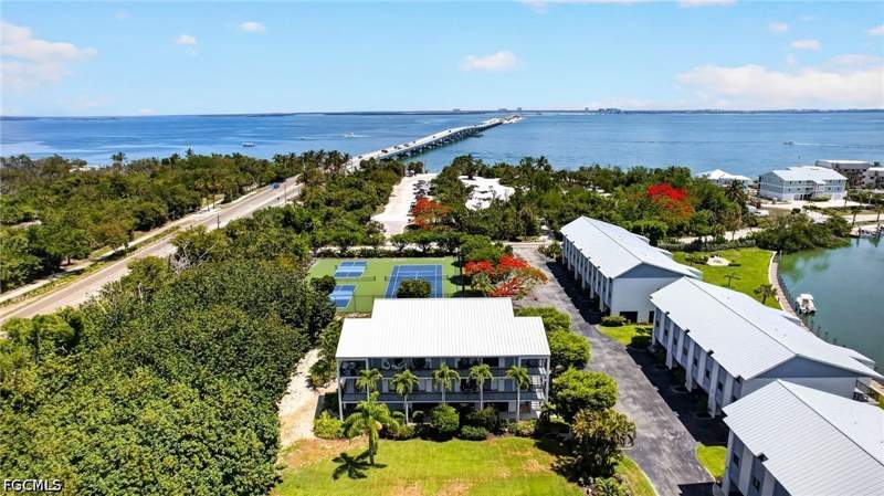 1 bedroom Condominium at 1250 Tennisplace Ct D33, Tennisplace, Sanibel — photo 2