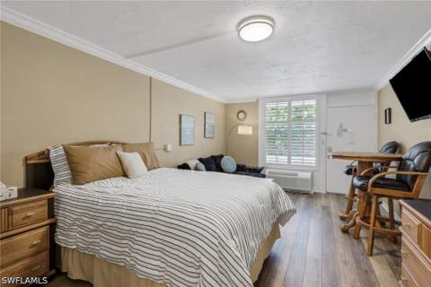 2555 Tamiami Trl N 115, Naples FL - photo 12 of 28