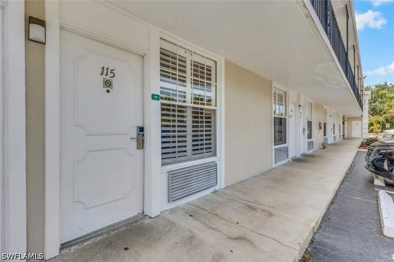  bedroom Condominium at 2555 Tamiami Trl N 115, Gulfcoast Inn Of Naples, Naples — photo 3