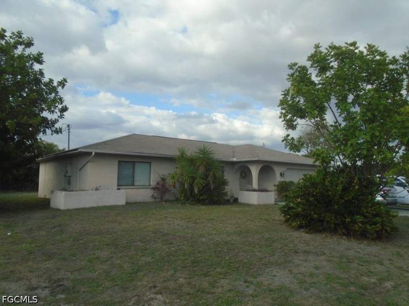 3 bedroom SingleFamilyResidence at 129 SW Trafalgar Pkwy, Cape Coral, Cape Coral — photo 2