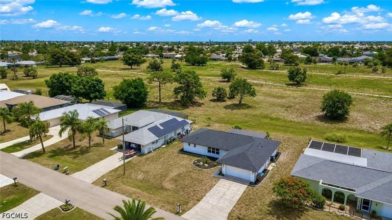 3 bedroom SingleFamilyResidence at 3745 SE 6th Ave, Cape Coral, Cape Coral — photo 5