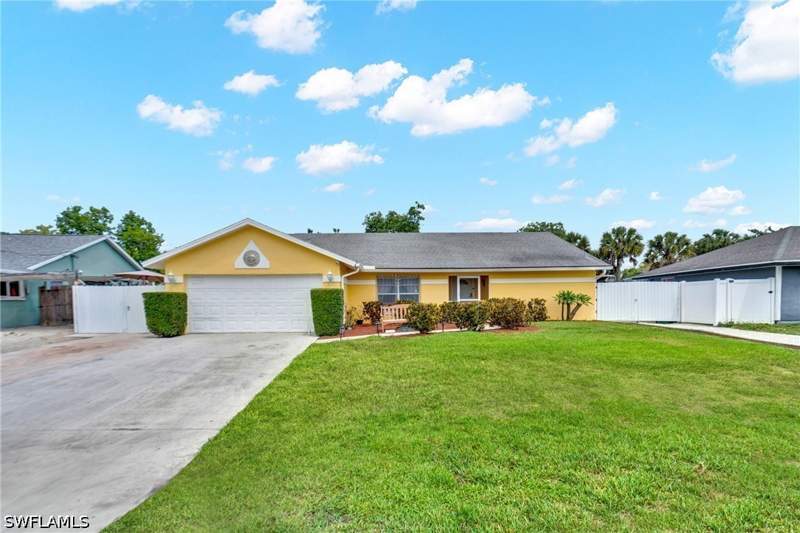 5 bedroom SingleFamilyResidence at 4587 25th Ct SW, Golden Gate City, Naples — photo 2