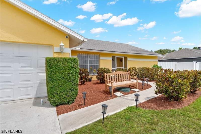 5 bedroom SingleFamilyResidence at 4587 25th Ct SW, Golden Gate City, Naples — photo 5