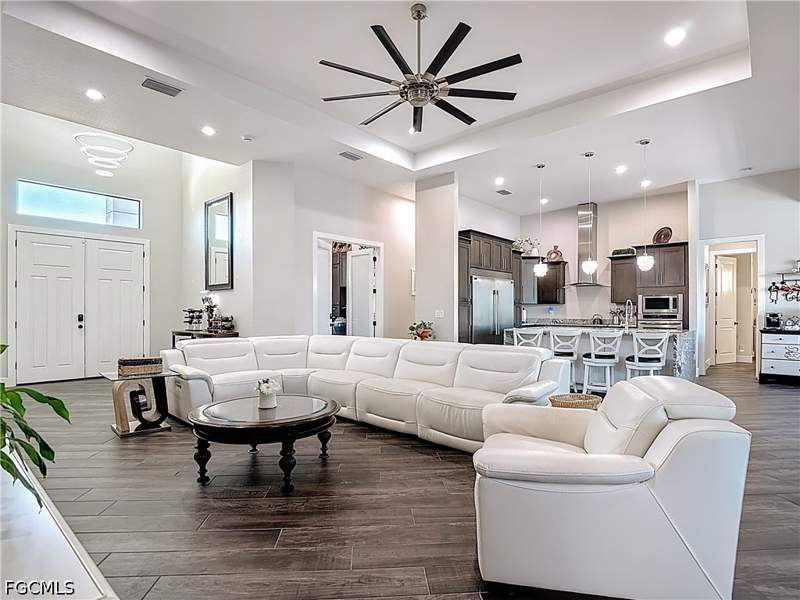 4 bedroom SingleFamilyResidence at 3900 Gulfstream Pkwy, Cape Coral, Cape Coral — photo 2