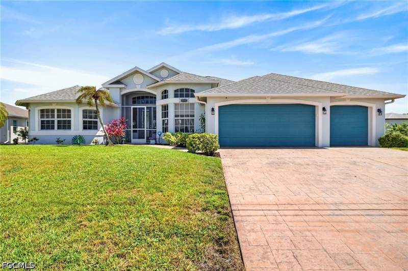 3 bedroom SingleFamilyResidence at 2334 SW Trafalgar Pkwy, Cape Coral, Cape Coral — photo 2