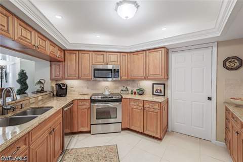 8471 Abbington Cir 1111, Naples FL - photo 7 of 21