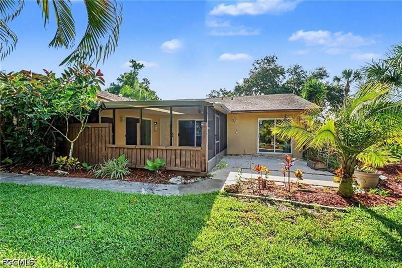 2 bedroom Attached at 17310 Timber Oak Ln, Royal Woods, Fort Myers — photo 2
