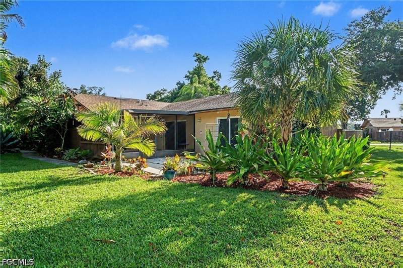 2 bedroom Attached at 17310 Timber Oak Ln, Royal Woods, Fort Myers — photo 3