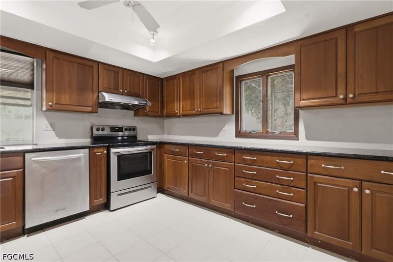 3 bedroom SingleFamilyResidence at 9753 Maplecrest Cir, Woodcrest Village, Lehigh Acres — photo 2