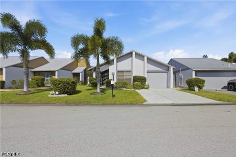 9753 Maplecrest Cir, Lehigh Acres FL - photo 6 of 37