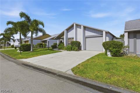 9753 Maplecrest Cir, Lehigh Acres FL - photo 7 of 37