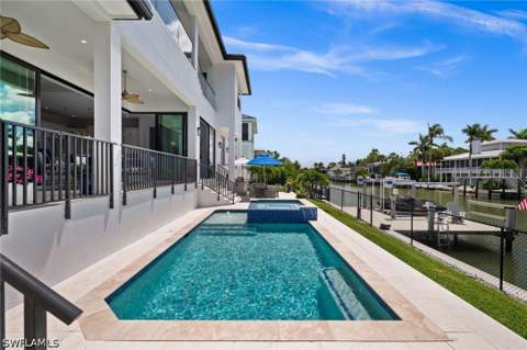 388 Pine Ave, Naples FL - photo 10 of 34
