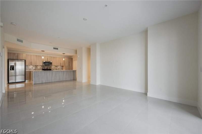 3 bedroom Condominium at 15901 Royal Pointe Ln 306, Royal Pointe, Fort Myers — photo 5
