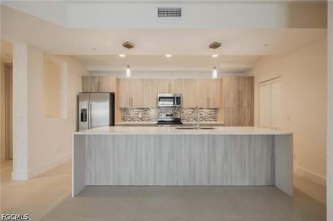 15901 Royal Pointe Ln 306, Fort Myers FL - photo 6 of 29