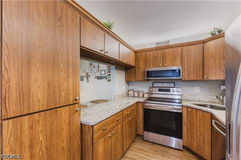 4641 Lakeside Club Blvd 13, Fort Myers FL - photo 8 of 29
