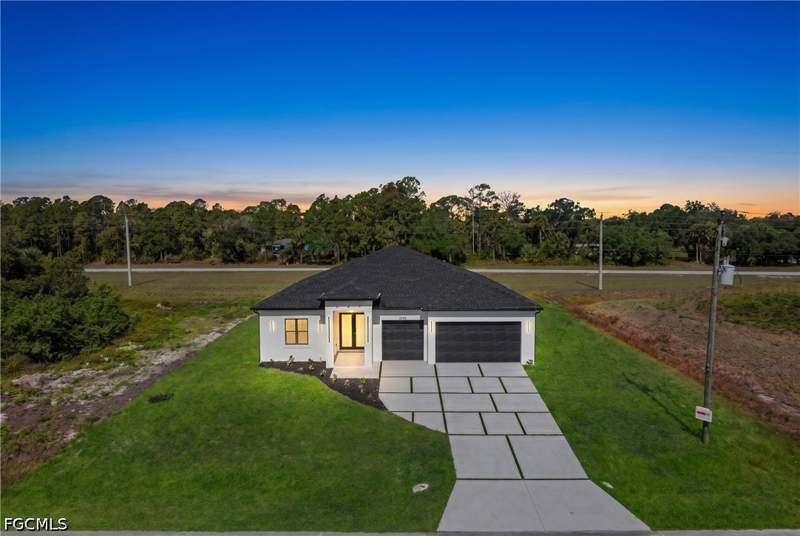 4 bedroom SingleFamilyResidence at 8005 Sunrise Cir, Port Labelle, Labelle — photo 3