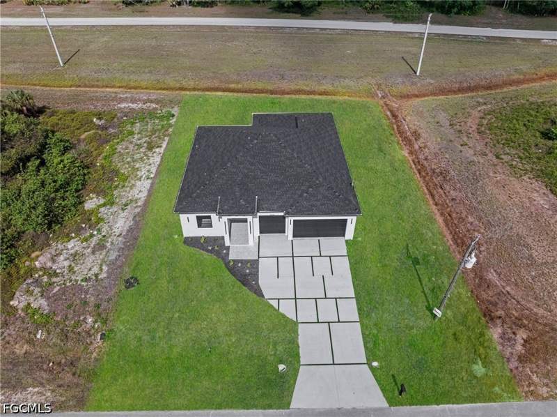 4 bedroom SingleFamilyResidence at 8005 Sunrise Cir, Port Labelle, Labelle — photo 4