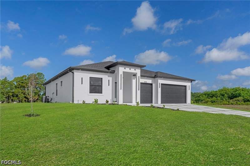 4 bedroom SingleFamilyResidence at 8005 Sunrise Cir, Port Labelle, Labelle — photo 5