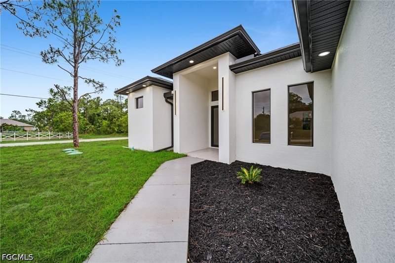 3 bedroom SingleFamilyResidence at 1901 Cedar Ave N, Lehigh Acres, Lehigh Acres — photo 5