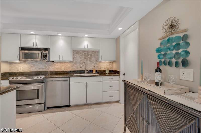 2 bedroom Condominium at 788 Park Shore Dr D26, Hidden Lake Villas, Naples — photo 4