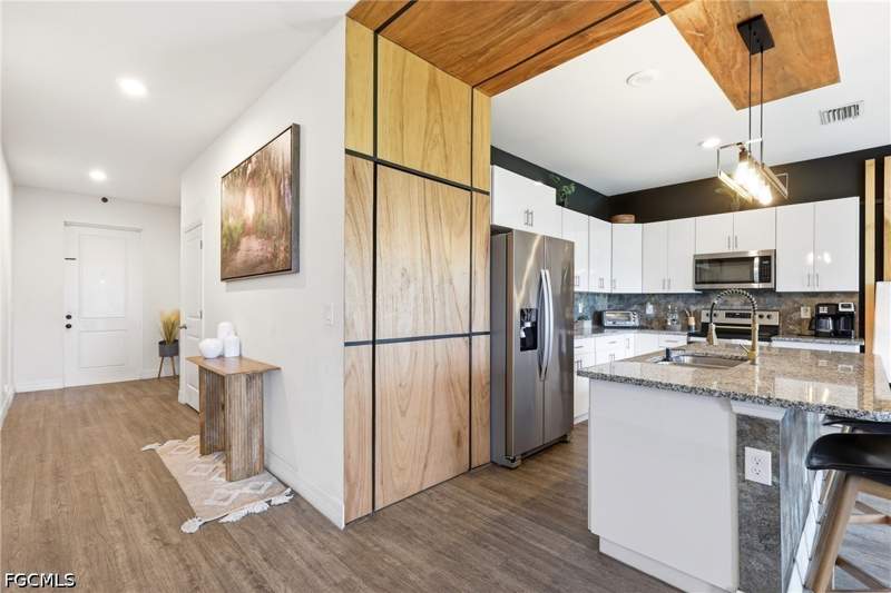 3 bedroom SingleFamilyResidence at 9049 Green Cir, Port Labelle, Labelle — photo 2