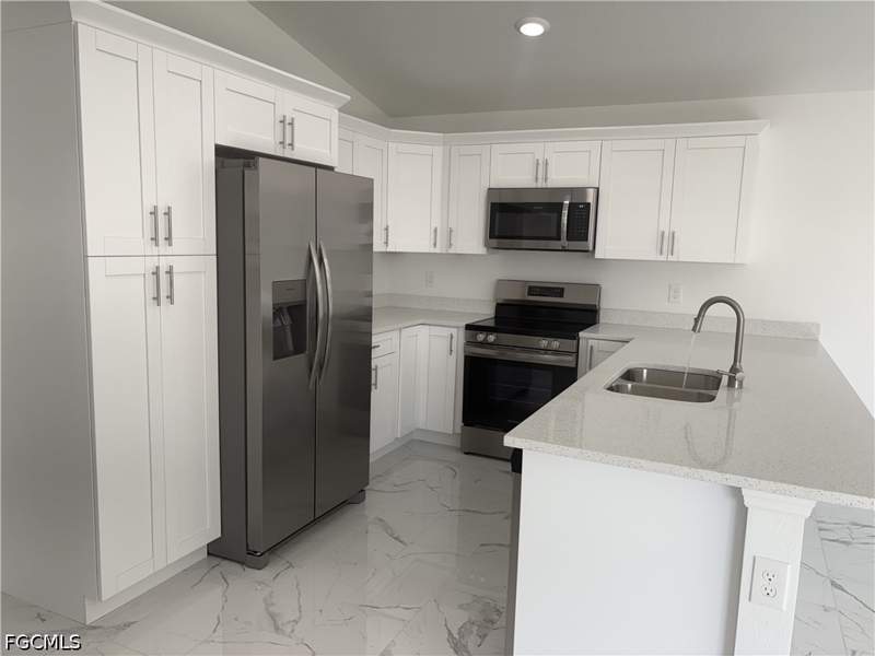 3 bedroom SingleFamilyResidence at 2810 NW 26th Pl, Cape Coral, Cape Coral — photo 2
